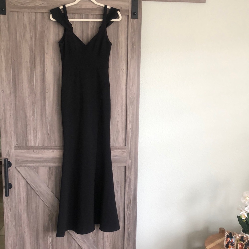Black Gown.  Woman’s size 0